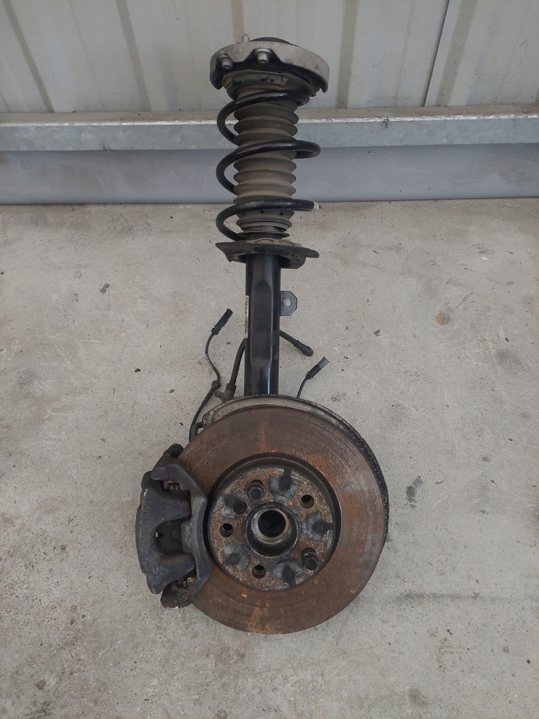 Купити Bmw 2 f45 f46 1.5b mcperson лівий поворотний кулак