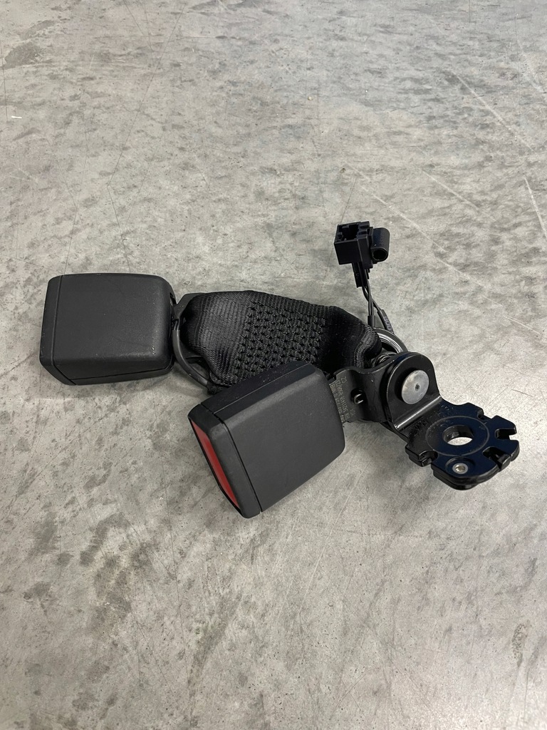 фото №1, Клипса поперечина задняя a4 b9 a5 8w оригинал 8w0857739d