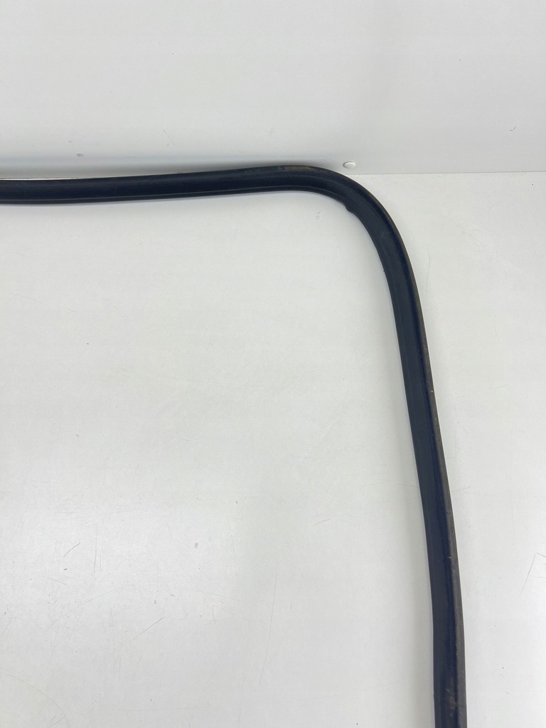 фото №5, Porsche cayman 987 2006 прокладка кришки багажника 98751291101