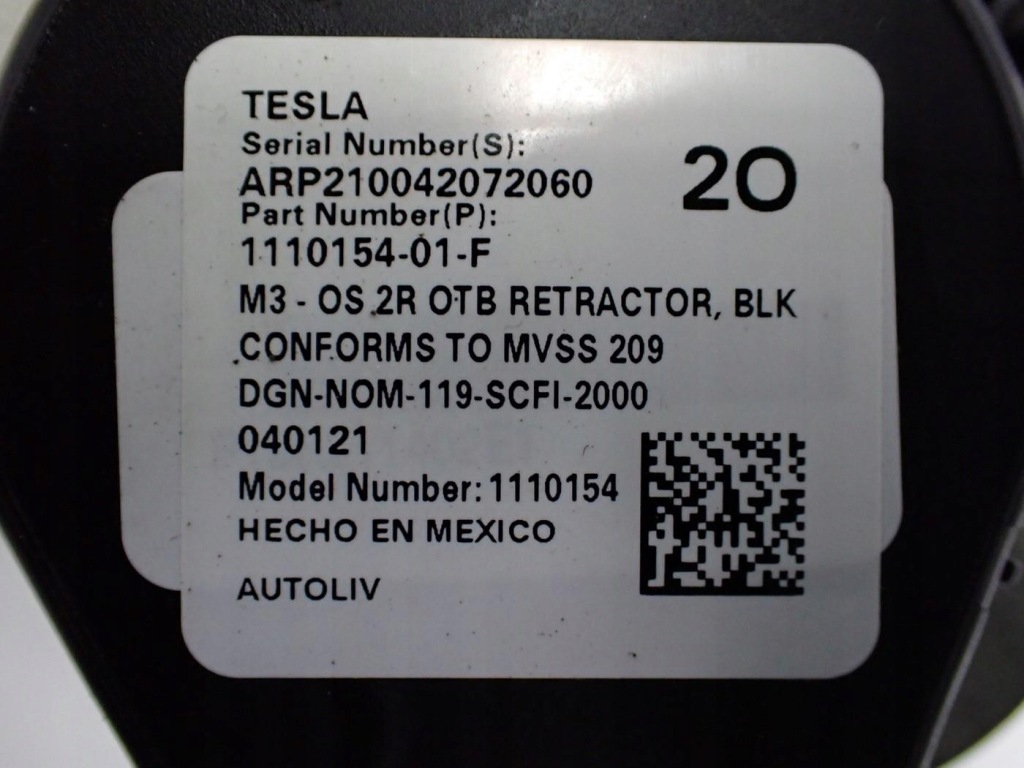 Ремень безопасности правый задний  1110154-01-f tesla model 3 21r Оригинал