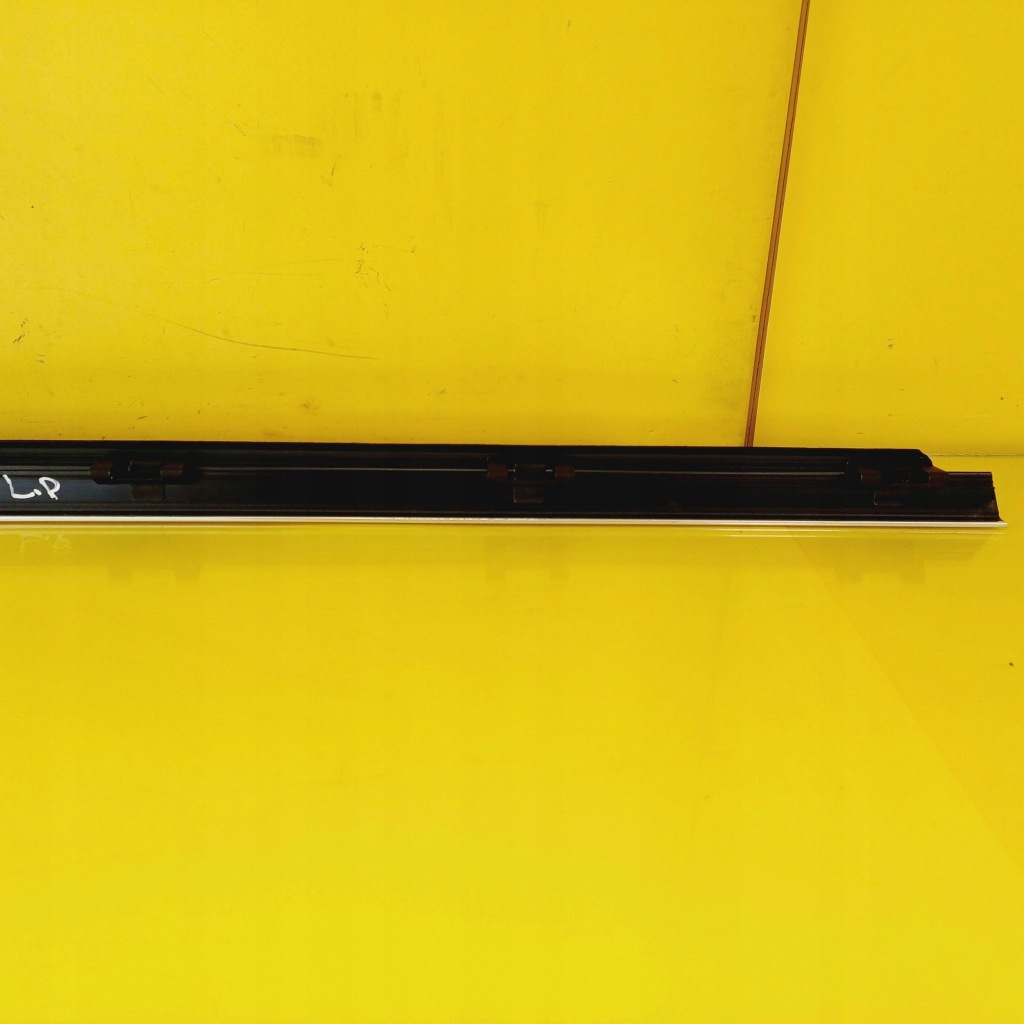 Молдинг уплотнитель левый перед bmw 5 e39 51218185815 nr48 Оригинал