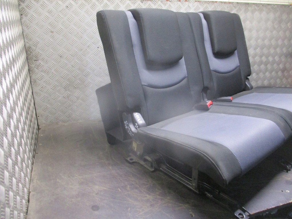 фото №8, Сиденье 3rząd mazda 5 05-10r