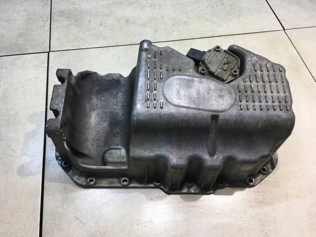 фото №10, Поддон масляная vw golf v 1.6 fsi 03c103603j