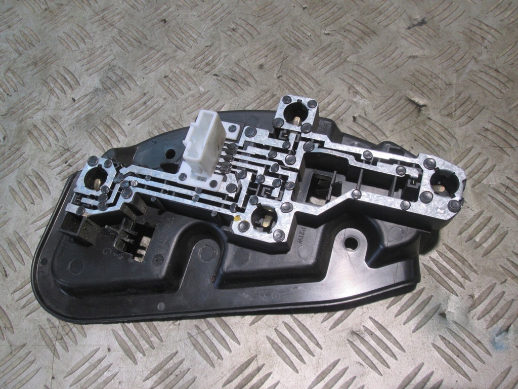 фото №1, Citroen c5 цоколь лампочка вкладыш лампы задний левый