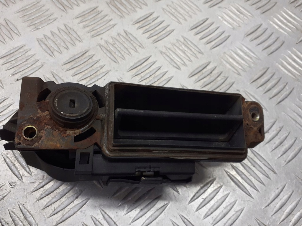 фото №1, Ручка крышки багажника mercedes w203 2.0 16v a2037500093