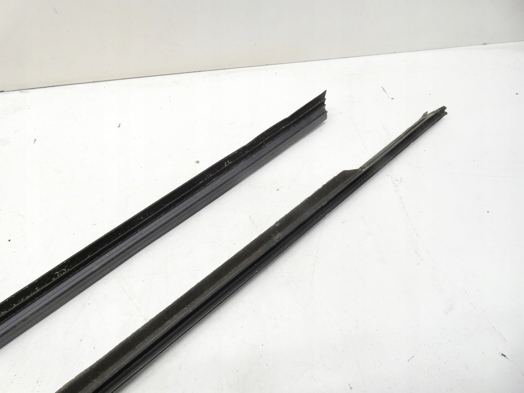 фото №5, Mini r60 молдинг ущільнювач двері лівий перед хром