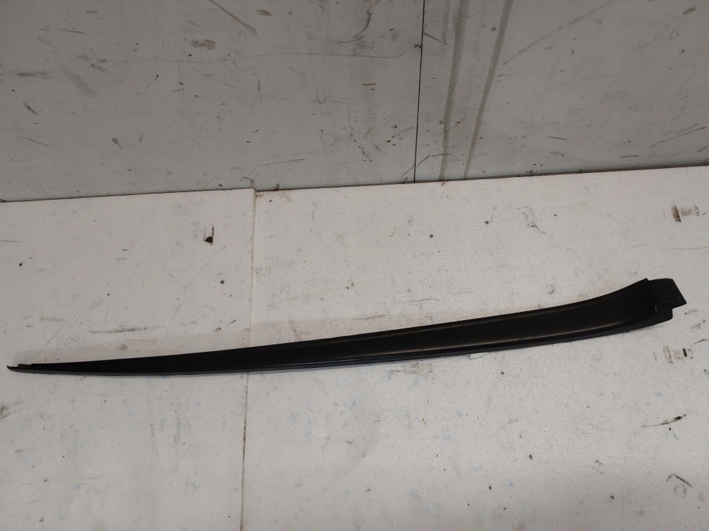 фото №1, Молдинг скло лобове права vw golf vi plus 5m0854328d