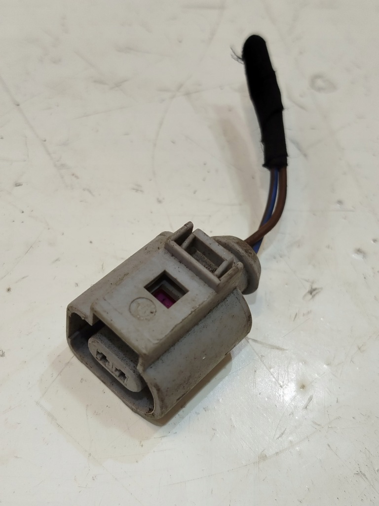 Купити Колодка штекер vw golf vii 1k0973702