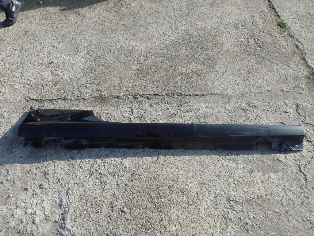 фото №1, Mercedes-benz оригинальный номер a2386907402 молдинг порог