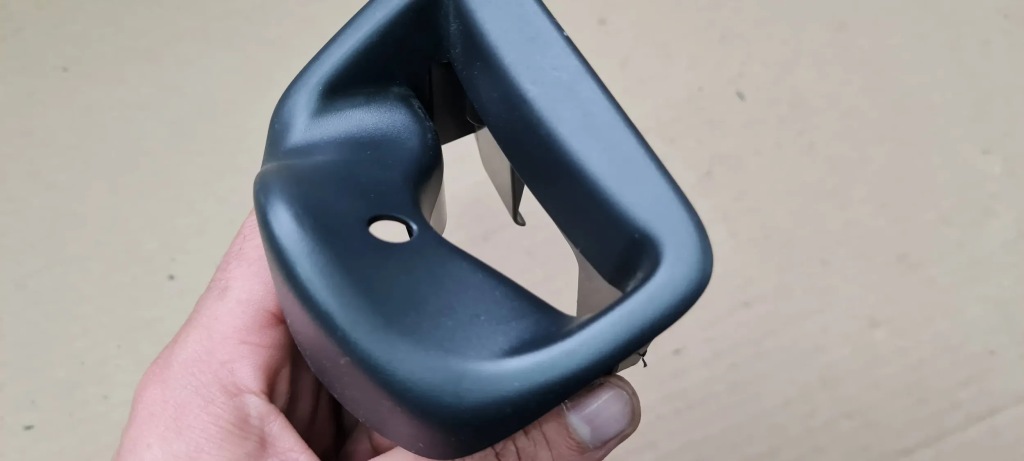 фото №1, A4 b9 8w заглушка oparcja поперечина сидіння сидіння задня 8w0857763