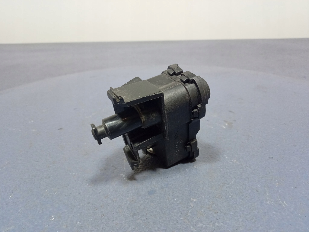 фото №7, Skoda fabia iii привід кришка заливної пального 7p0810773d