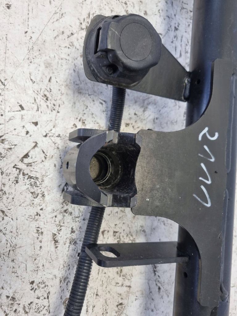 Tesla model y 2020- фаркоп  буксировочный Доставка