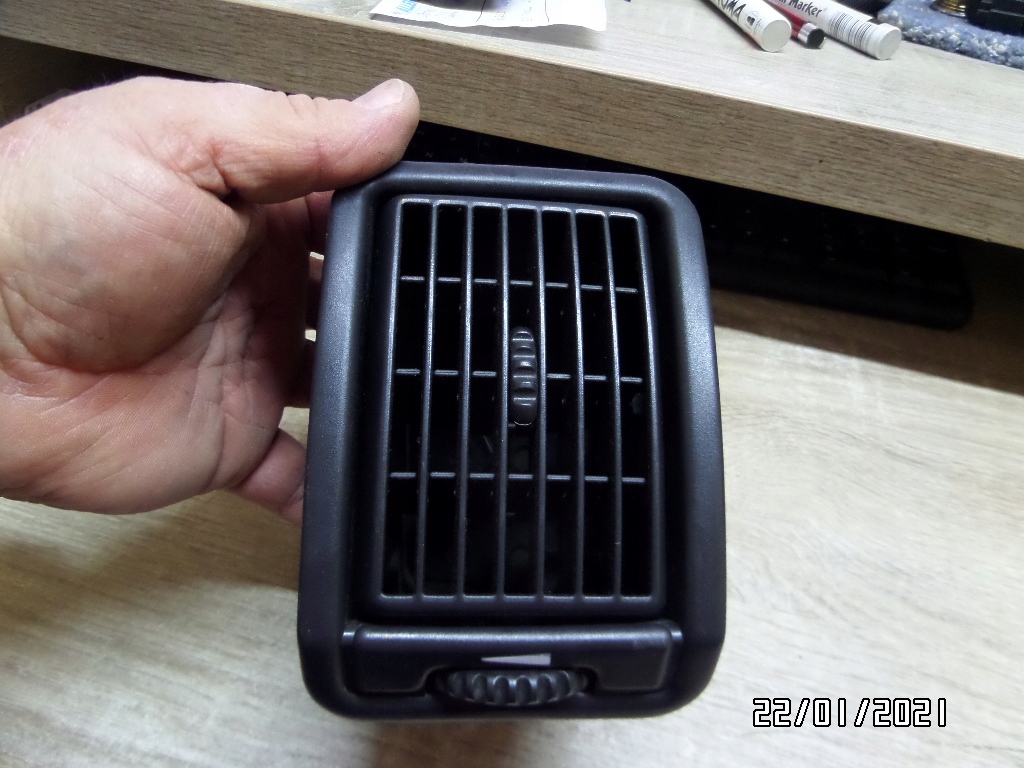 фото №1, Решётка обдув правая volvo 440 460 60610