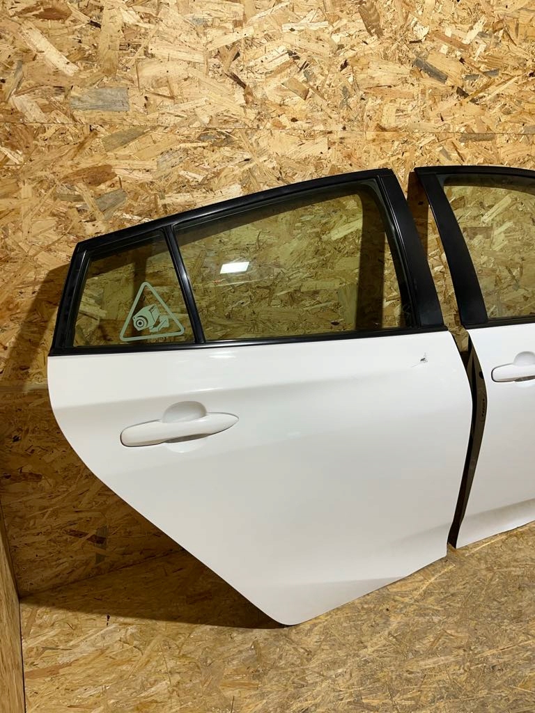 фото №5, Двері праве правий задня задні toyota prius 4 iv 040 демонтаж