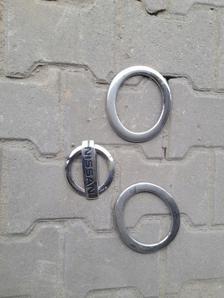 фото №1, Хром протитуманної фари значок logo micra k13 опис!!