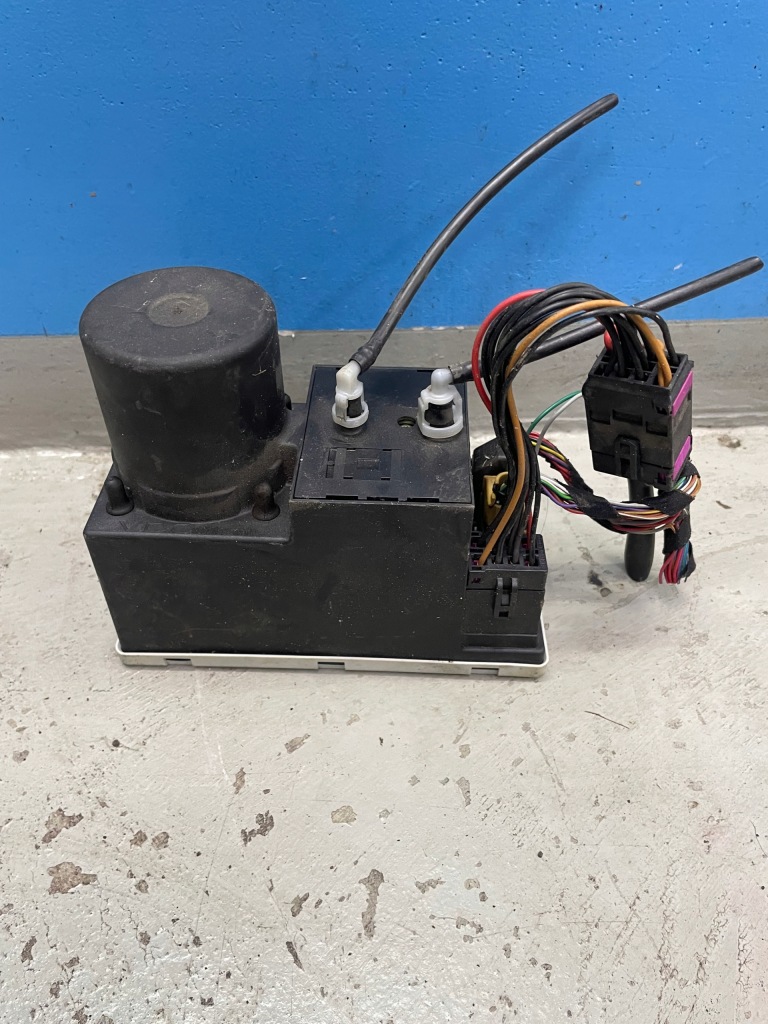 фото №1, Помпа центрального замка audi a4 b5 8l0862257e