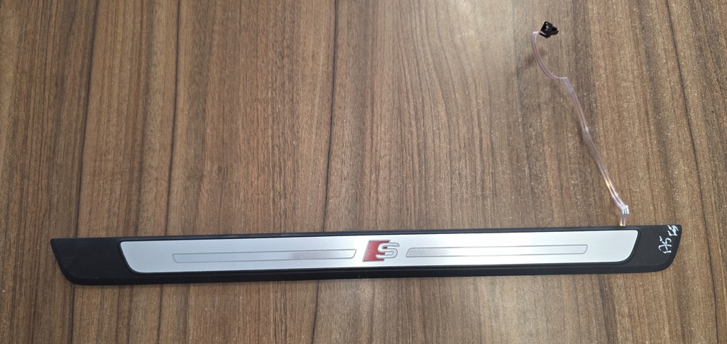 фото №1, Audi a5 a4 b9 s line молдинг порог порог перед правая led 8w0947418a