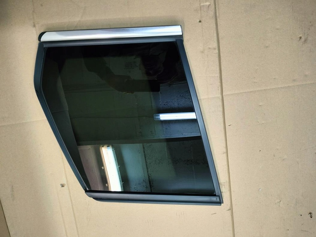 фото №1, Ліва скло бічна кузовна хром 2015 rok mercedes glk x204 w204 ідеальний стан