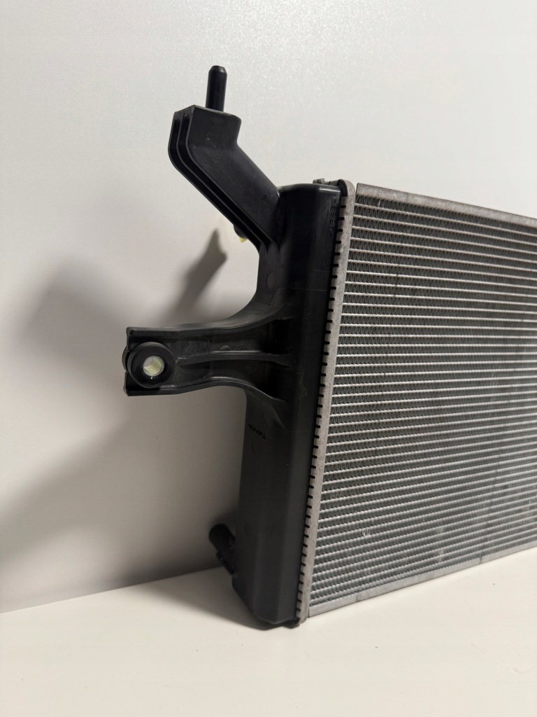 Радіатор інтеркулер toyota hilux viii рестайлінг  tg422136-7200 Київ