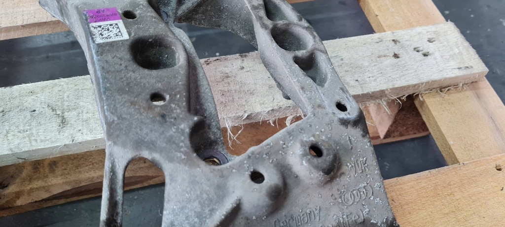 фото №15, A4 b9 8w lift кронштейн кронштейн коробки передач aut 2.0 tfsi 8w0399262ar a5 8w