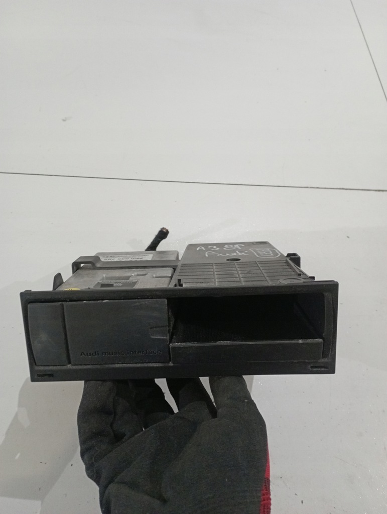 фото №1, Audi a3 8p модуль інтерфейс 8p0035785