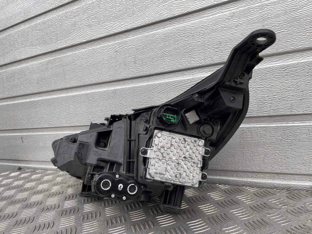 Hyundai i30 фара правый  перед full led g421-21060 Недорого