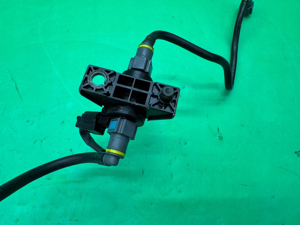 Шланг топлива топливный трубка клапан 208859042r renault megane 3 iii 1.5 dci с Разборки