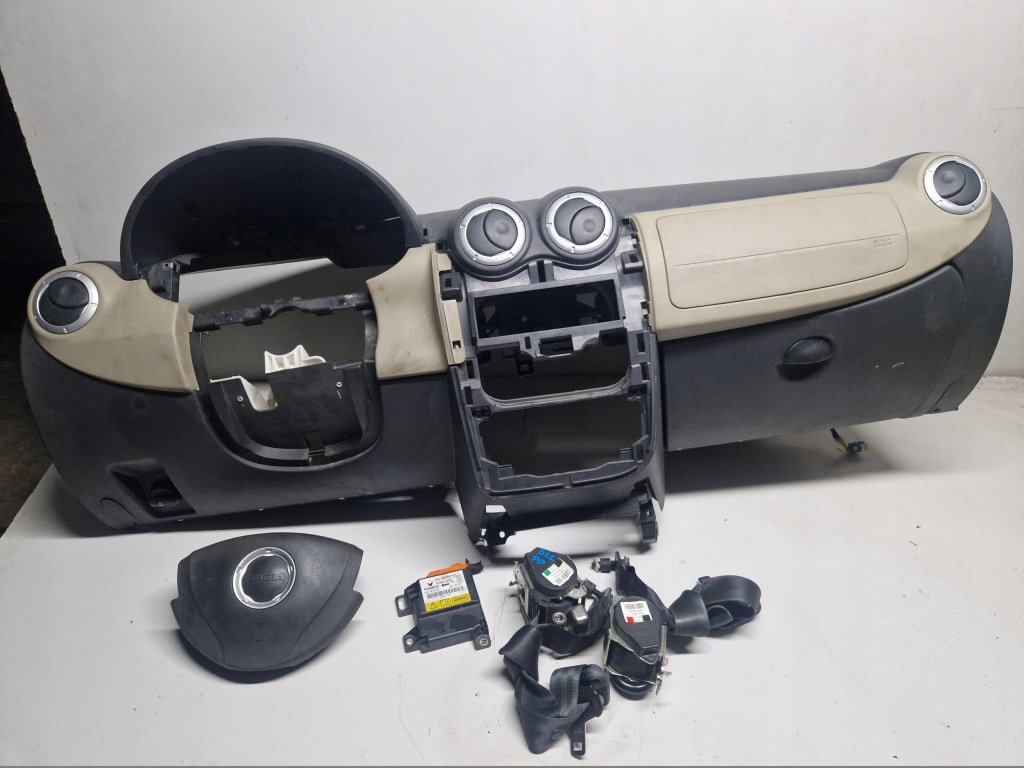 фото №1, Dacia sandero i консоль приборная панель подушка безопасности подушки безопасности ремни датчик комплект