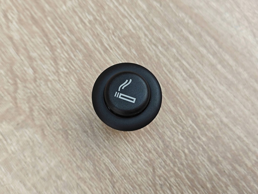 фото №1, Оригинальная прикуриватель автомобильная audi a6 c7 lift 34km