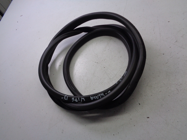 фото №1, Прокладка дверь левый перед mercedes a-klasa w176 1.5 дизель 2013 rok