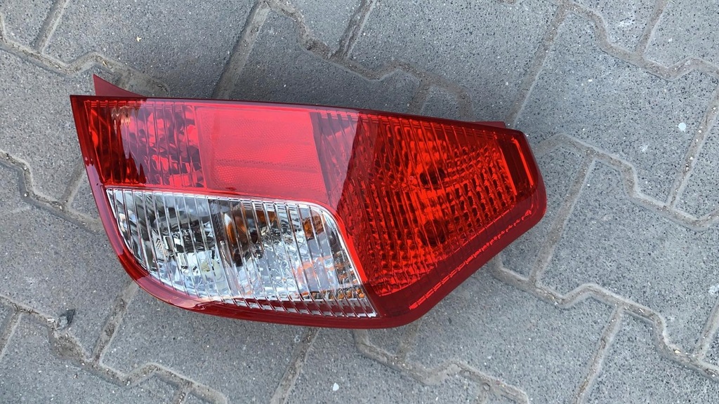 фото №1, Hyundai i10 2008- лампа задня права задня