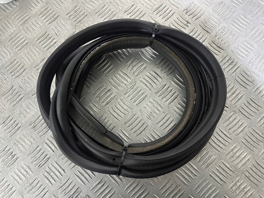 фото №1, Mini cooper r56 прокладка кришки багажника