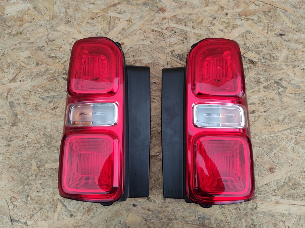 фото №1, Лампа задняя левая правая expert iii proace jumpy iii