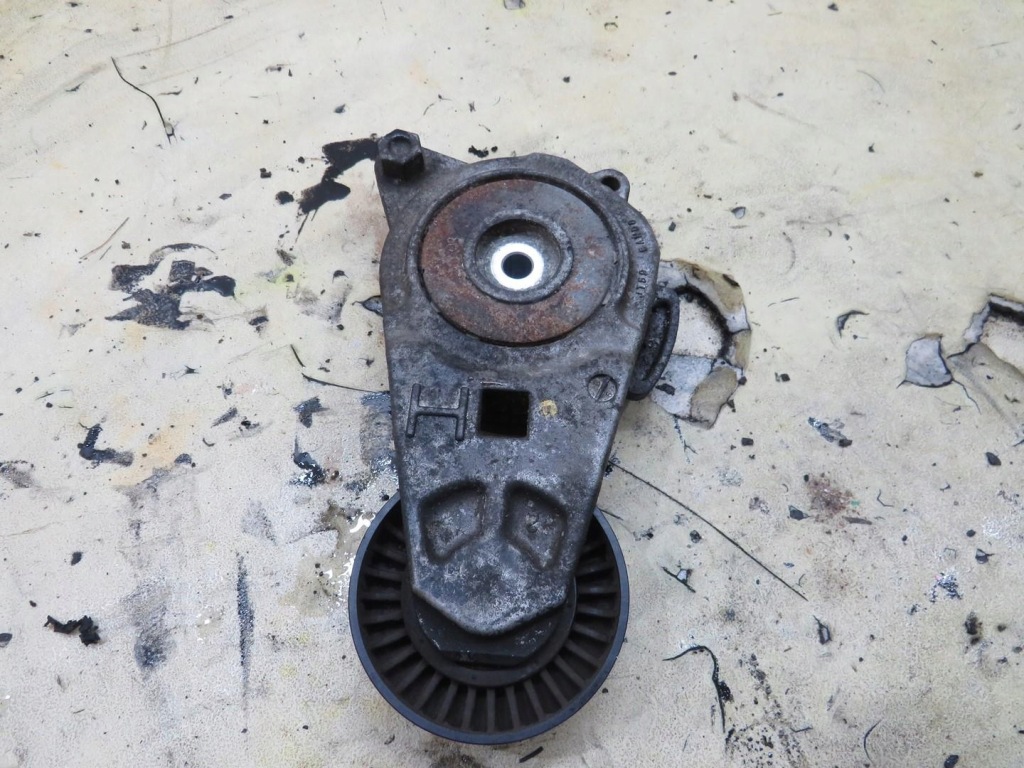 Натяжитель ремень генератора auris 2 1.4 d4d Оригинал