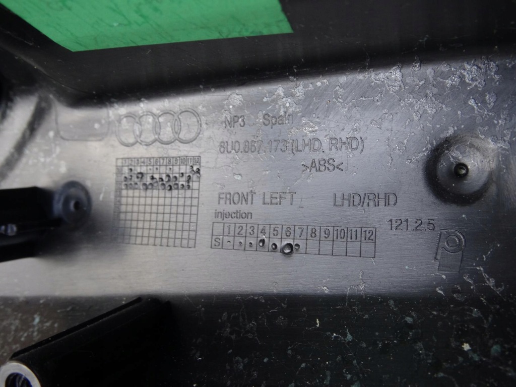 Audi q3 8u 11-18 подлокотник обивка обшивка левый перед передний 8u0867173 в Украине