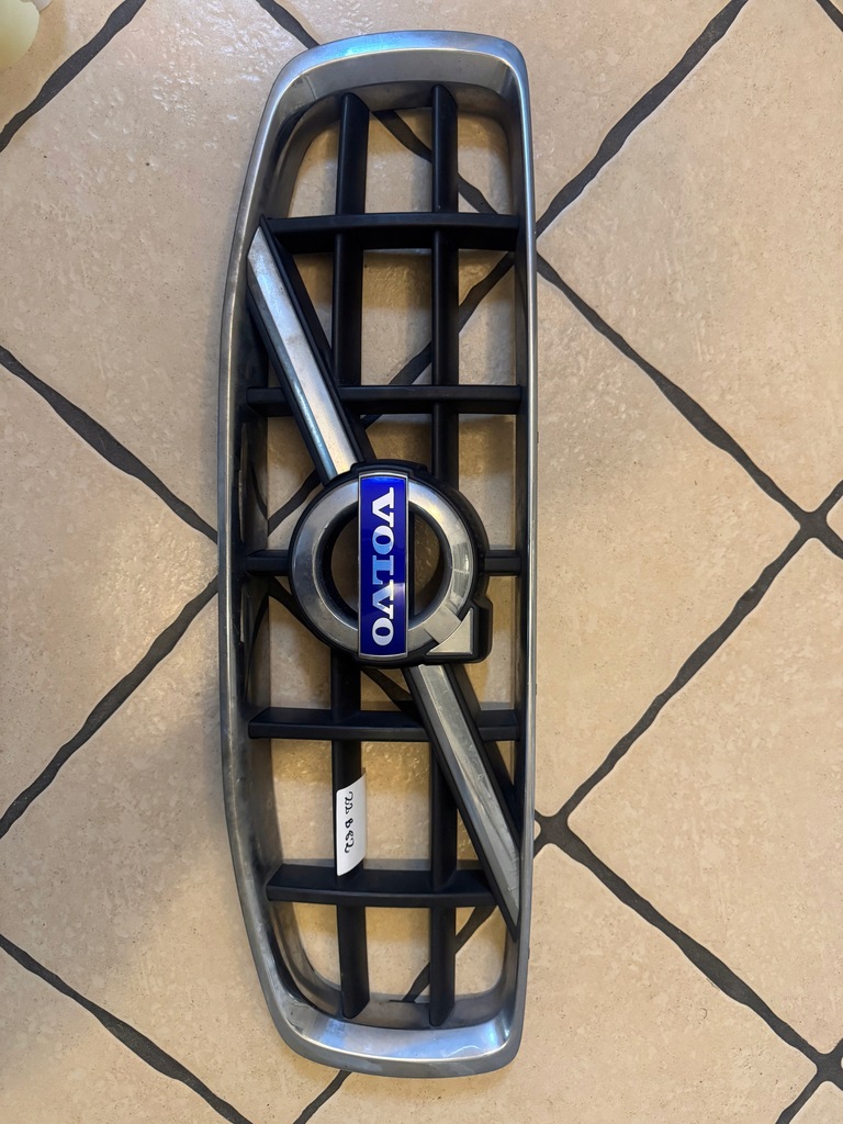 фото №1, Volvo xc70 07-12 решётка радиатора решётка радиатора оригинал