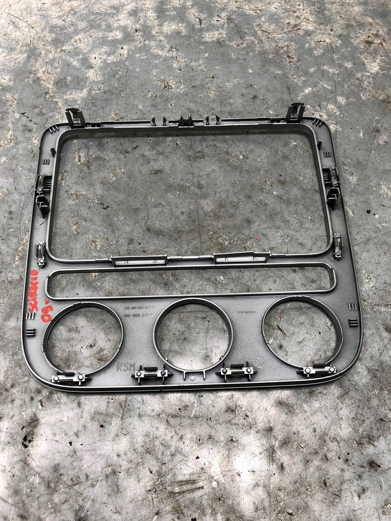 фото №2, Рамка радио vw scirocco 1q0858071f