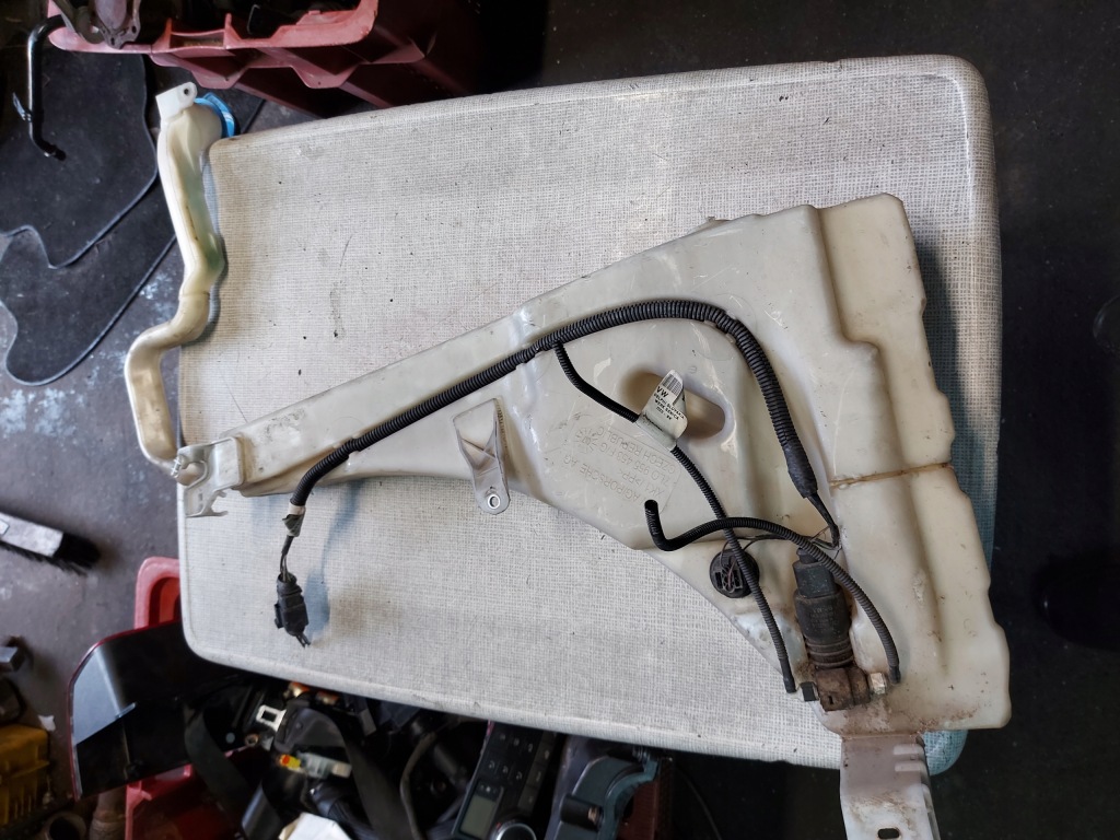 фото №1, Vw touareg бак омывателя 7l0955453f