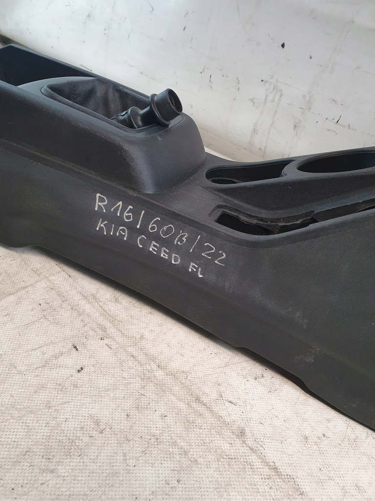 фото №7, Туннель средний подлокотник оригинальный номер 1296687 kia ceed fl 09-12r.