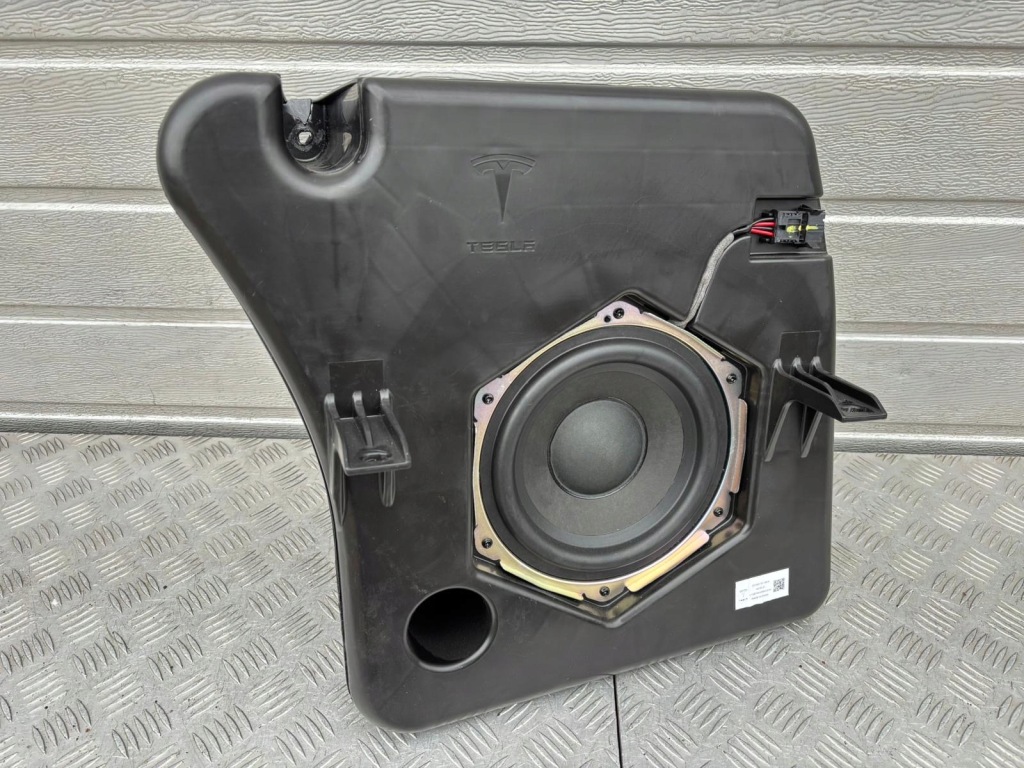 фото №1, Tesla model 3 s plaid 2021r. динамик сабвуфер аудио 1631731-00-a
