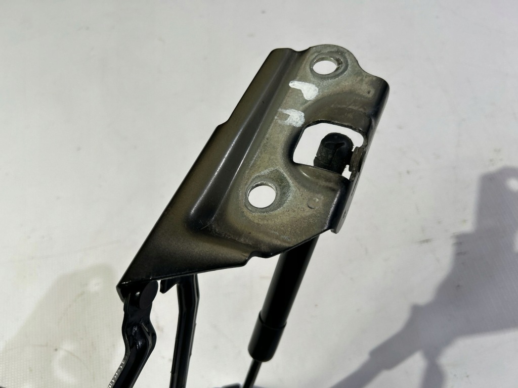 Петля привід кришки багажника праві dodge challenger 2015- Зі Шроту