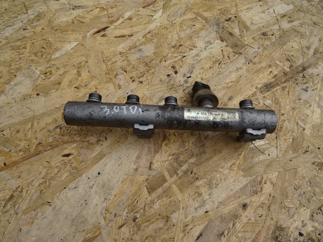 фото №1, Молдинг впрыскная audi a4 059130089aj