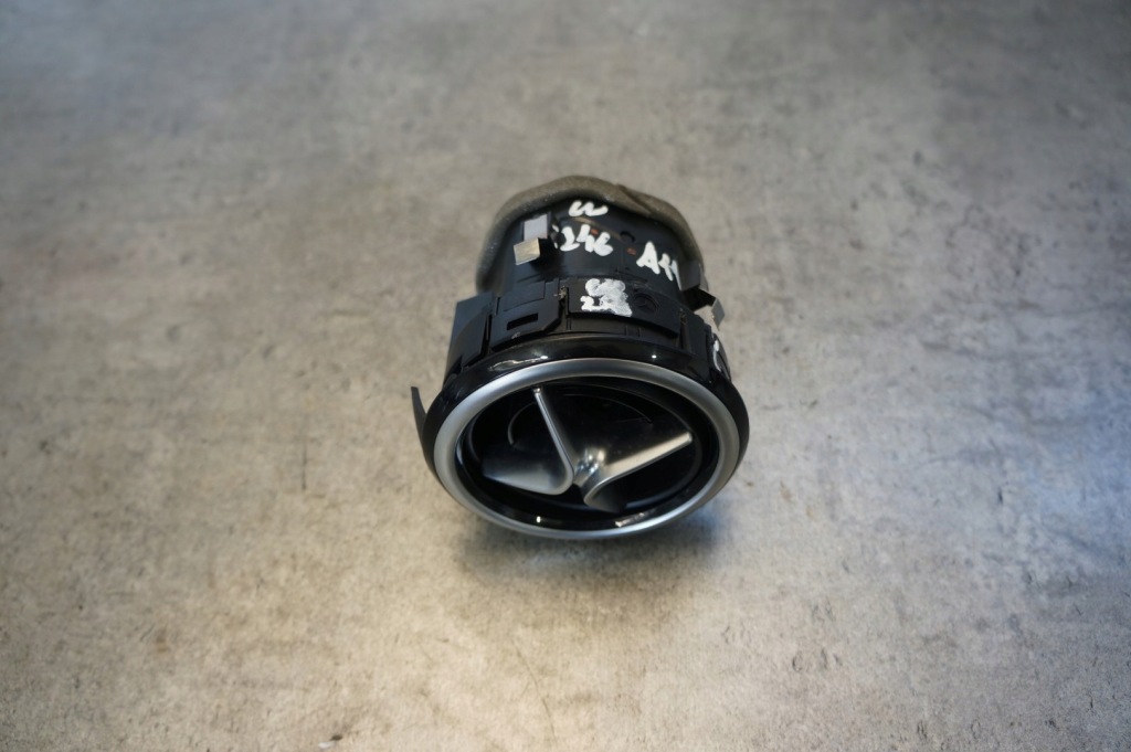 фото №1, Решётка обдув консоли mercedes b w246 a2468303900