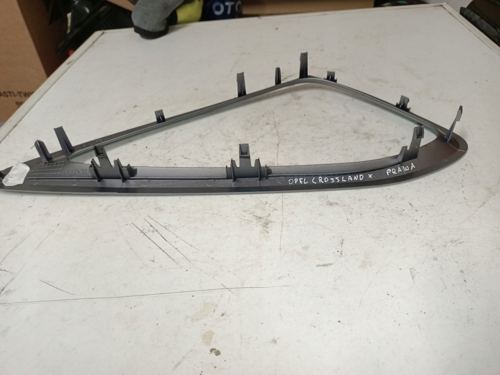 Правая рамка обшивка дверь opel crossland x 39018539 Цена