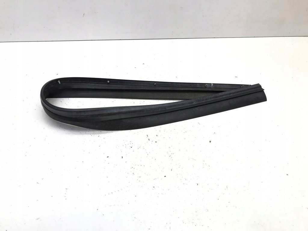 фото №1, Toyota c-hr chr ii 2024 прокладка поріг двері ліва сторона 67863-f4010