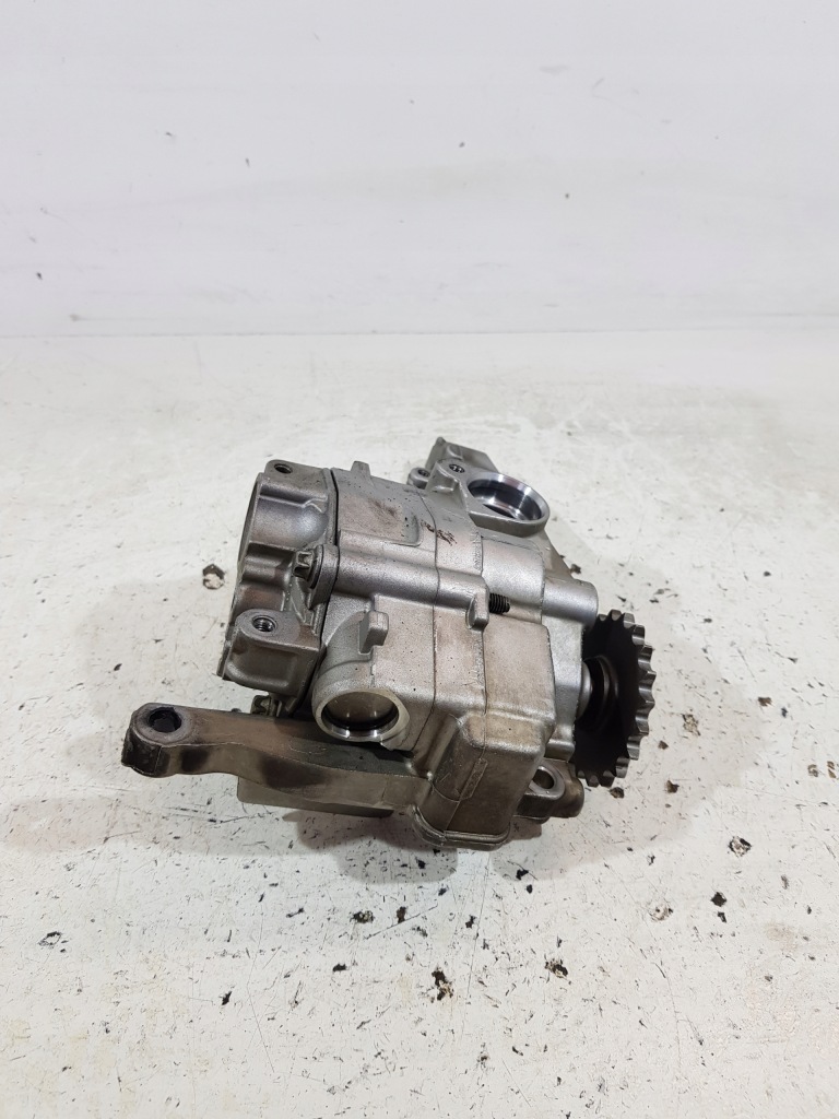 Насос масла a6421810647 mercedes sprinter 3.0 cdi 642896 в Украине