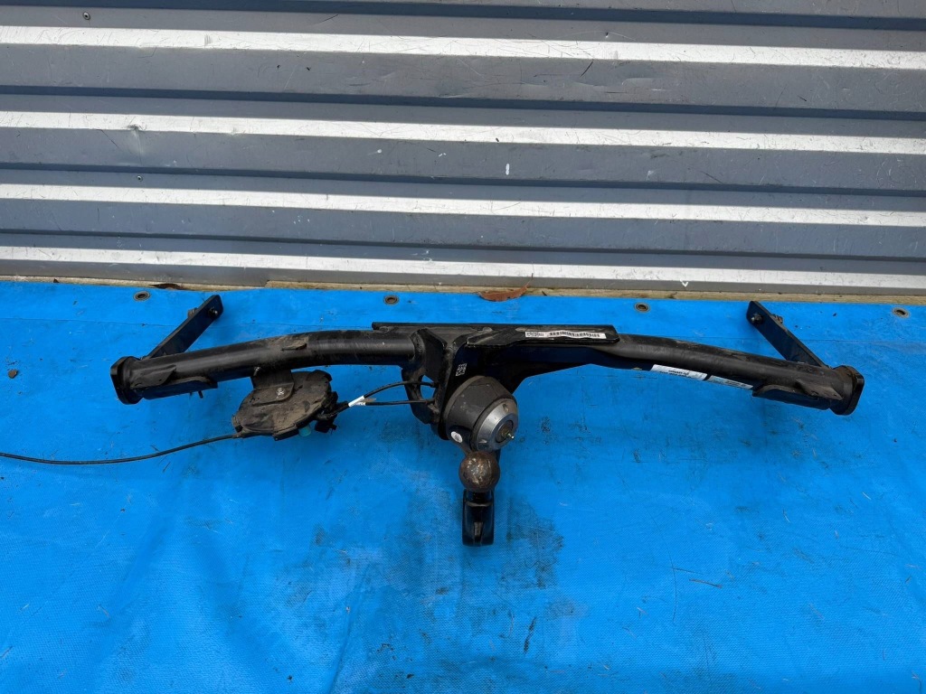 фото №2, Hak буксировочный vw golf vii 5g0803880g