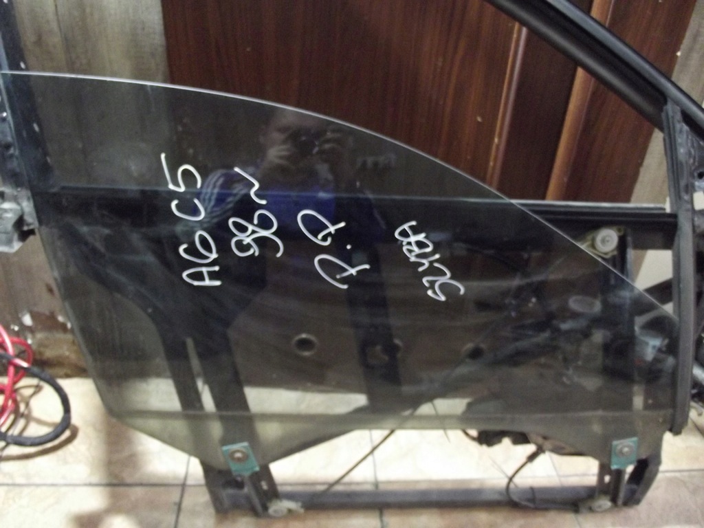 фото №1, Audi a6 c5 2.4b 98' sed скло правий перед