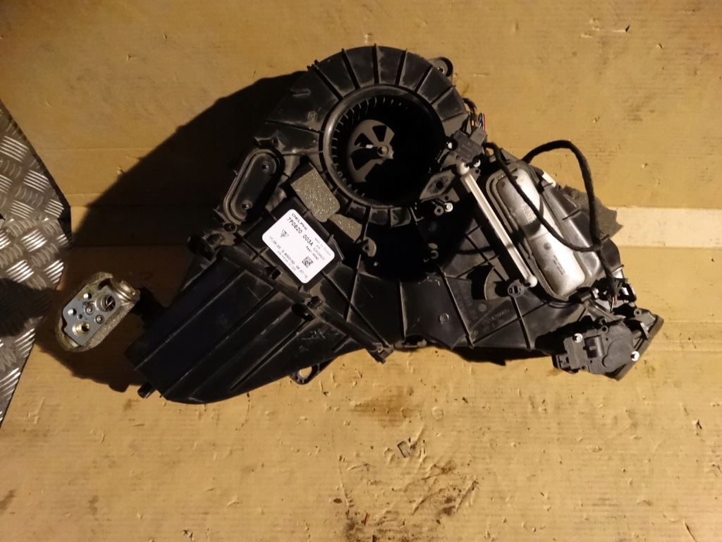 фото №1, Ideal kpl. обігрівач задня porsche cayenne 7p5 1