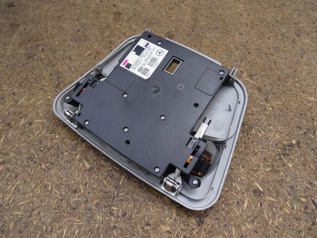 фото №7, Mercedes w203 cl203 clc лампа освещение кабины салона a2038208201